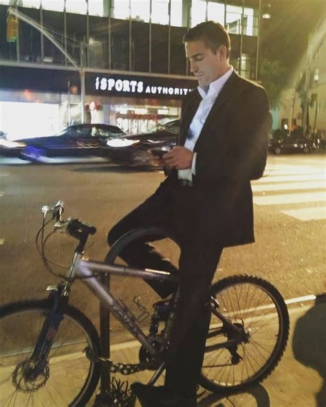 Jim Caviezel on the set of the "Person of interest" : r/PersonOfInterest