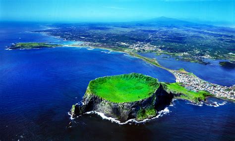 Seongsan Ilchulbong | Series 'Majestic and spectacular craters and crater lakes' | OrangeSmile.com