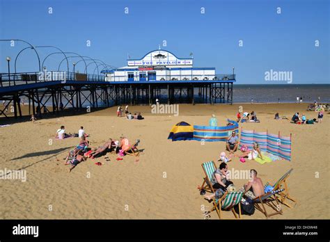 Cleethorpes Beach and Pier, Cleethorpes, Lincolnshire, England Stock ...