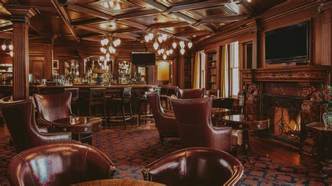 Churchill Lounge Pub at Prince of Wales Niagara-on-the-Lake | Vintage Hotels