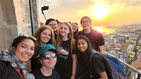 Galata Tower sunset gang, reszd - Youth Journalism International