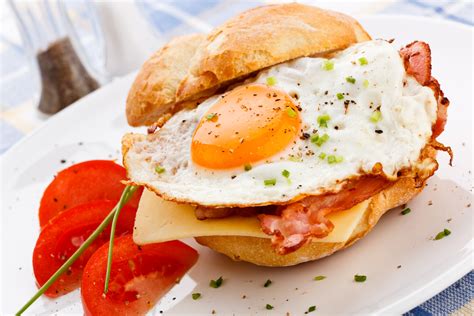 Man raises $475 to teach NYC delis to make ‘perfect’ egg sandwiches | PIX11