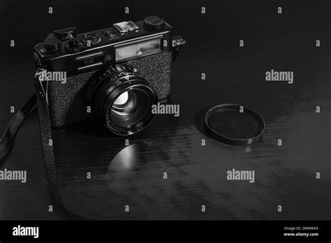 Retro camera on wood table background, vintage - black and white Stock Photo - Alamy