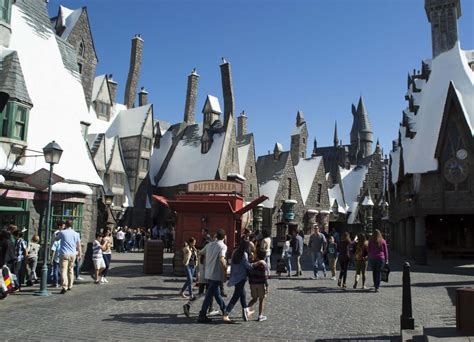 How 'The Wizarding World Of Harry Potter' Uses Easter Eggs To Reward ...