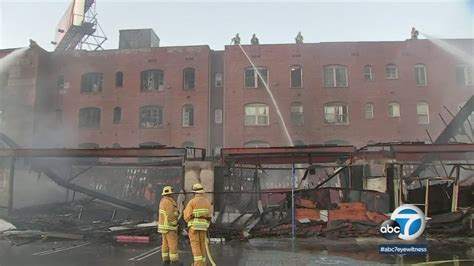 15 displaced after vacant building fire damages East Hollywood apartments - ABC7 Los Angeles