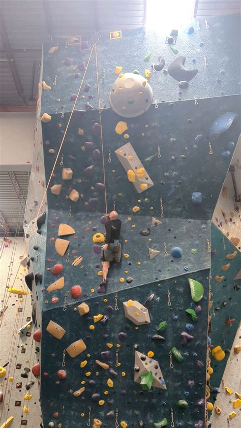 Amputee Ascents - Sandbagging a severely overhanging 5.9 : r/climbing