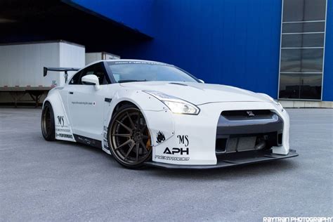 White Liberty Walk Nissan GT-R Photoshoot - GTspirit