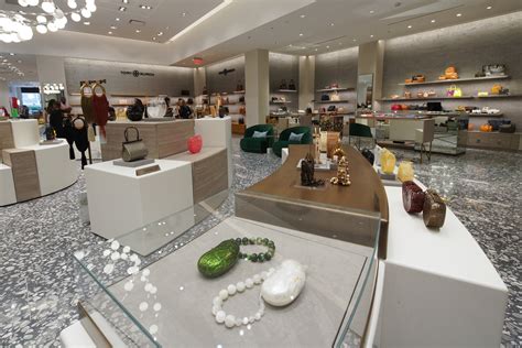 Saks Fifth Avenue’s Main Floor Renovation Comes Full Circle – WindowsWear