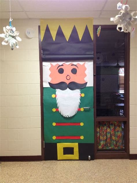 60+ Classroom Door Decorating Ideas for a Christmas Contest