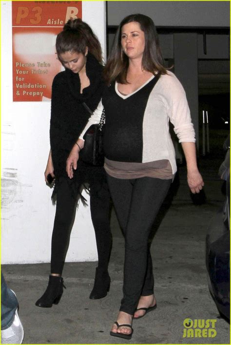 Selena Gomez: Movie Date with Pregnant Mom Mandy!: Photo 2883386 ...