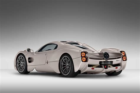 Pagani Utopia specs, performance data - FastestLaps.com