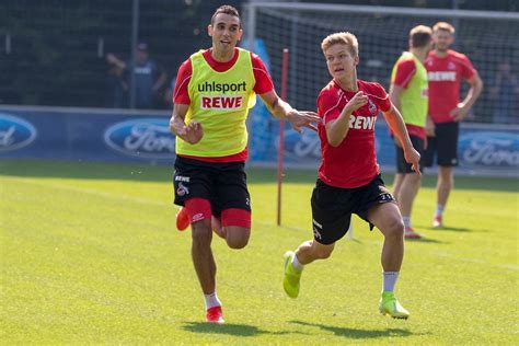 Mats Hummels trying to give tactical advice in a practice form - Creative Commons Bilder