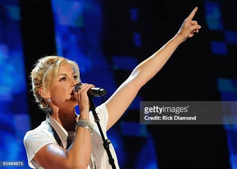 Faith Hill Concert Photos and Premium High Res Pictures - Getty Images