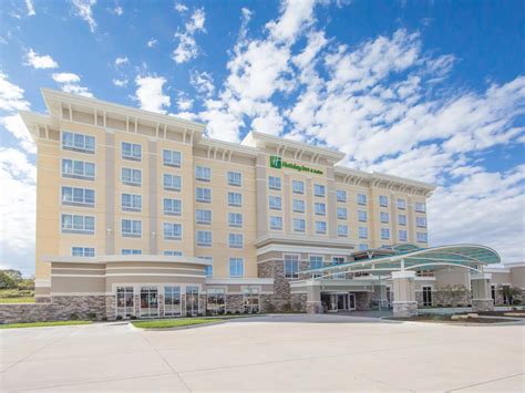 Kid-Friendly Hotel in Davenport, Iowa near I-80 | Holiday Inn & Suites ...