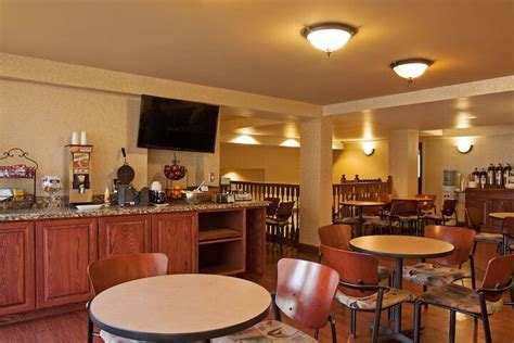 D. Hotel Suites & Spa Holyoke | Bookonline.com