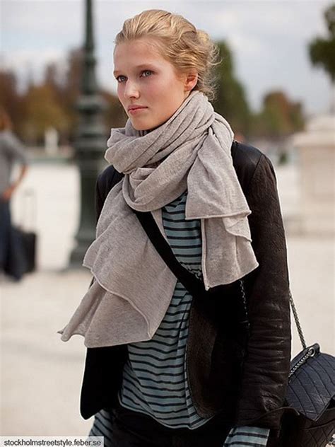 Winter scarf models street style | Fashion, Style, Street style