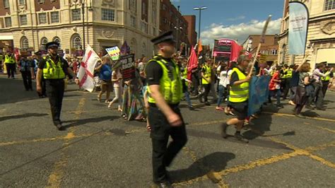 Three arrested over Leeds far right and counter-protester rally - BBC News