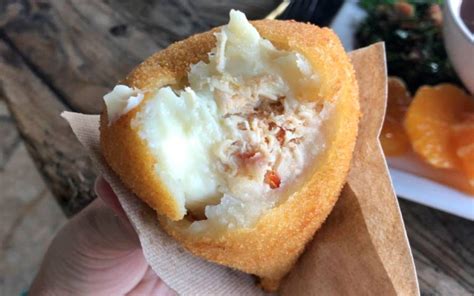 Meet Your New Favorite Snack: Brazil's Deep-Fried Coxinha - Tudobem