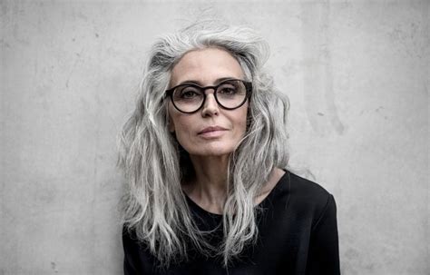 Glasses for grey hair: 40 styles | Grey hair and glasses, Hairstyles ...