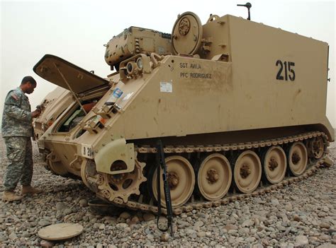 File:M577 command vehicle.jpg - Wikipedia