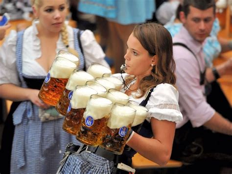 22 Incredible German Oktoberfest Beer Stein Holding Pics | Oktoberfest ...