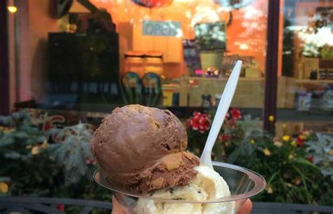 Big Scoop Ice Cream Parlor in Waterton park: 1 reviews and 2 photos