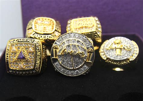 Lakers Ring / Los Angeles Lakers Hold Championship Ring Ceremony In ...