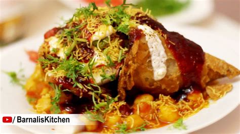 Samosa chaat -Indian street foods - Indian Chat ideas - Chole Samosa ...