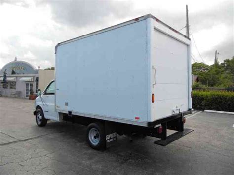 GMC 3500 Box Cutaway Box Truck 52k Miles (2002) : Van / Box Trucks