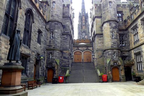 History Lovers Edinburgh Old Town Guided Walking Tour | Edinburgh Tour ...