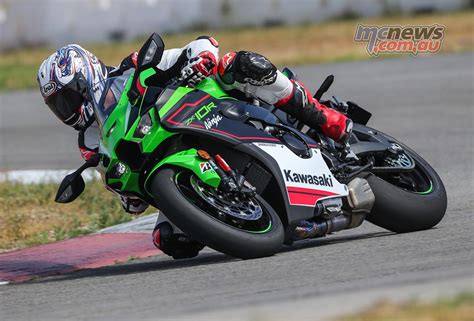 2021 Kawasaki ZX10R review | THE Ducati Community Forum