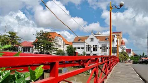 Menjelajah jembatan merah Surabaya | Sewa mobil Surabaya termasuk sopir, di Putera Mentari.