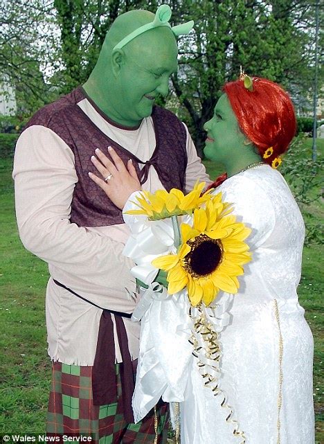 Fairytale wedding as movie fans tie the knot dressed as Shrek characters | Daily Mail Online