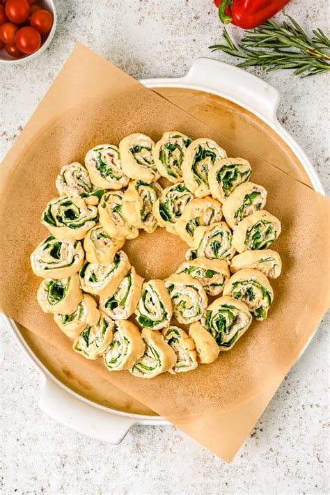 Chicken Pinwheel Crescent Wreath | The Novice Chef