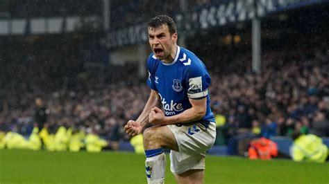 Seamus Coleman signs one-year contract extension with Everton