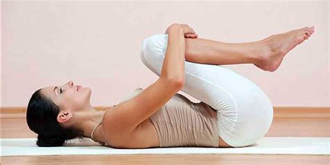 7 Pose Yoga Duduk untuk Bantu Mengecilkan Perut