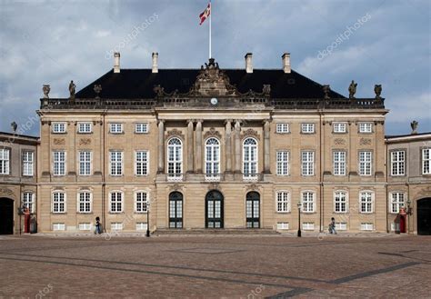 la regina di Danimarca Palazzo castello amalienborg di Copenaghen — Foto Stock © tlorna #45336897