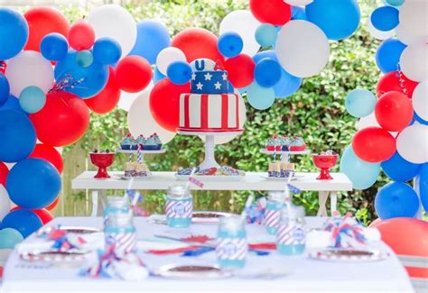 Party In The USA with a Backyard BBQ and Sweet Desserts — Mint Event Design