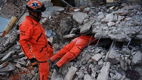 Dozens killed in strongest Mexico earthquake in 100 years