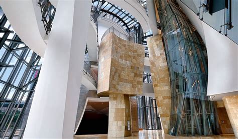 Visual book: The Guggenheim Museum Bilbao, Gehry's great work