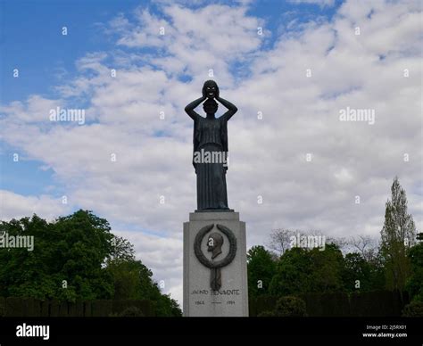 Statue in Retiro Park. Madrid, Spain Stock Photo - Alamy