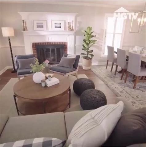 Love the furniture arrangement for family room | Brown family rooms ...