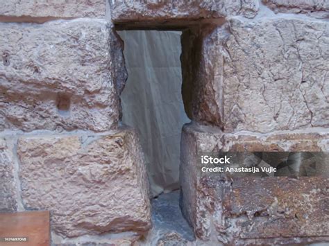 Eye Of A Needle A Gate In Jerusalem Bible Story Stock Photo - Download Image Now - Ancient ...