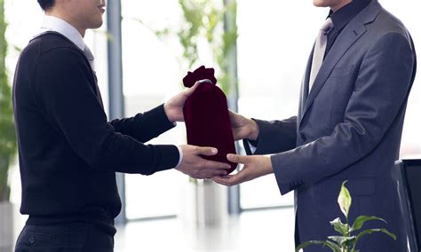 The Etiquette and Ethics of Business Meeting Gifts