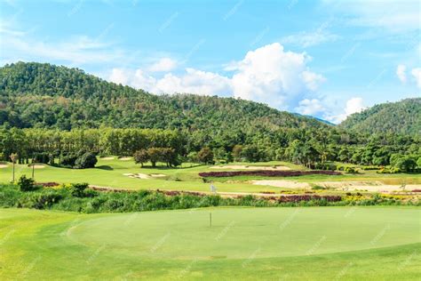 Free Photo | Golf course landscape