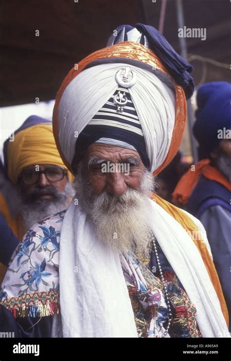 India anandpur elder face faces festival festivals hola mahalla nihang ...