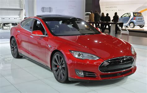 Tesla's entry-level Model S gets a $2,000 price hike