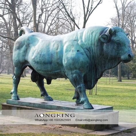 Large Outdoor Stronger Popular Deocration Standing Bronze Bull Statue