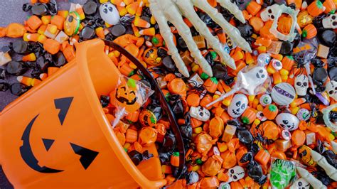 How To Sort Your Halloween Candy To Get A Head Start On The Holidays