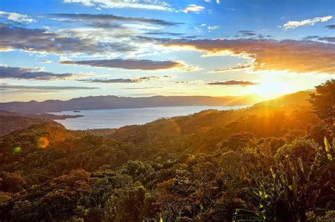 Ilopango lake, El Salvador Photo by: Luis Carlos Rosales Unravelphoto ...